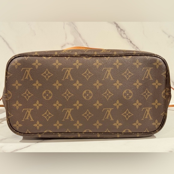 Louis Vuitton Neverfull Mm - Picture 8 of 16